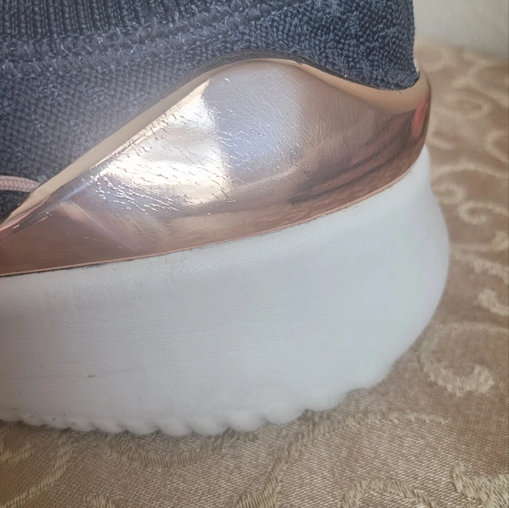 sneaker - Picture 6 of 8